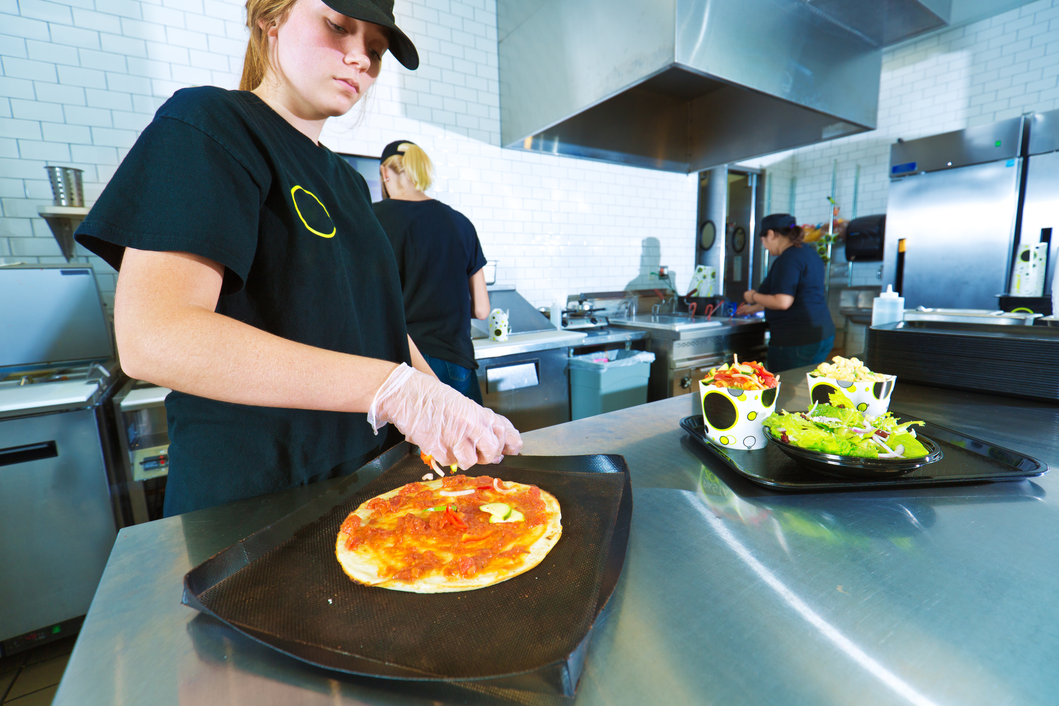 fast food worker prepping food